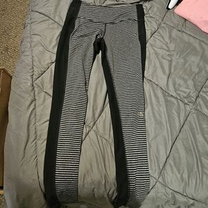 Stripped leggings